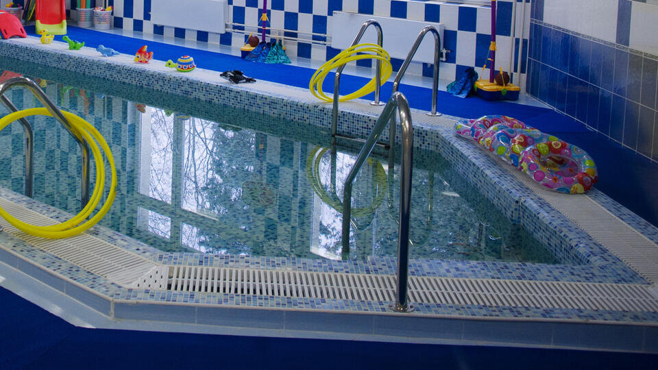     В отношении топившего ребенка в бассейне тренера из Казани возбудили дело РИА Новости/Евгений Самарин