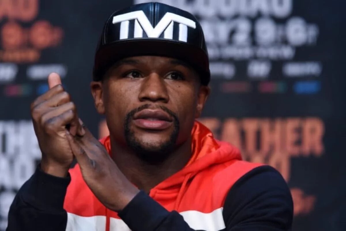    Экс-чемпион мира Мейвезер вернется в профессиональный бокс