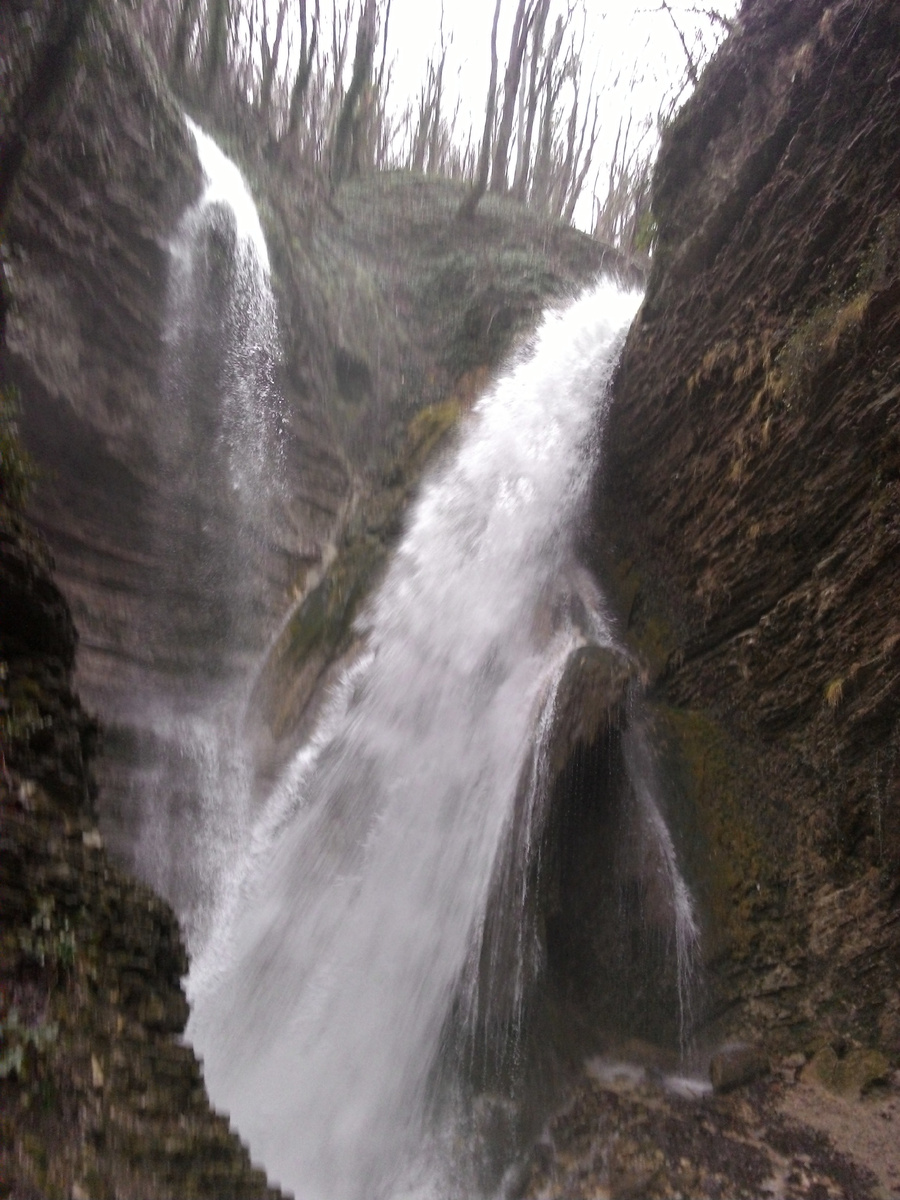 Водопад «Крыло ангела», аул Наджиго зимой.