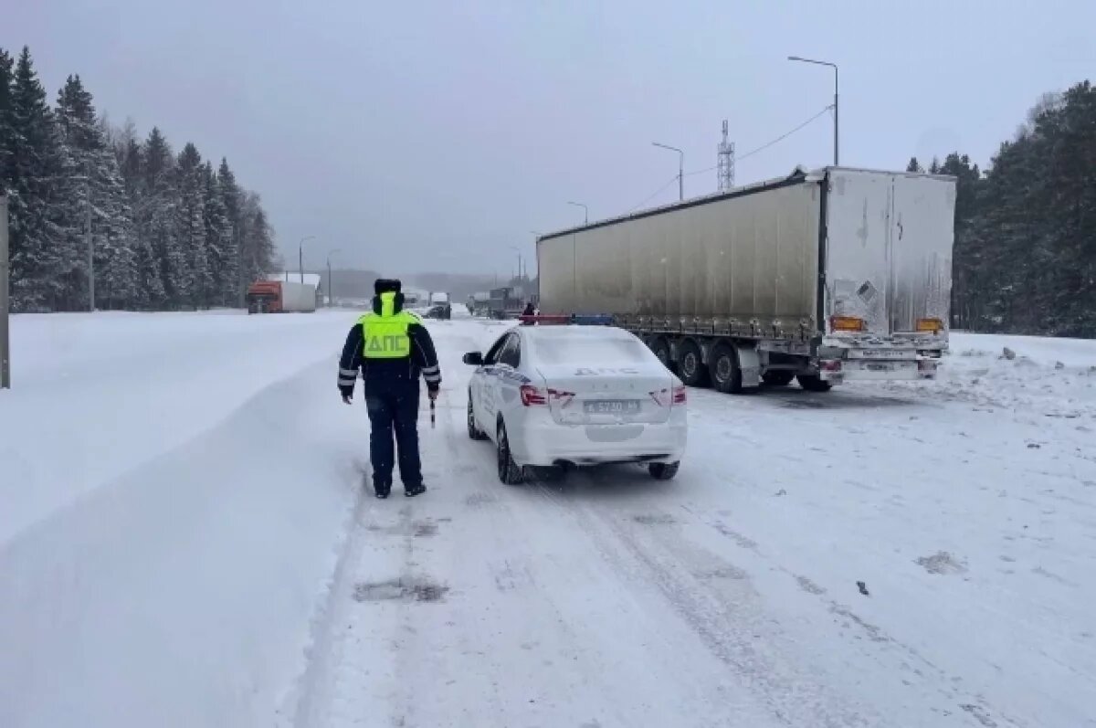    Водителям советуют объезжать участок трассы с 259-го по 266-й километр.