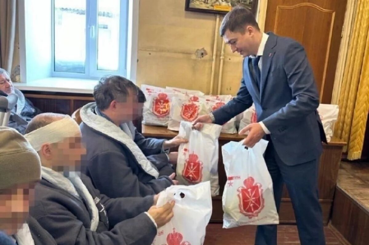    Тульских военных в госпиталях поздравили с наступающим праздником