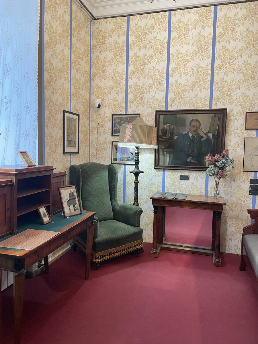 представлены картины российских художников примерно 1900х годов