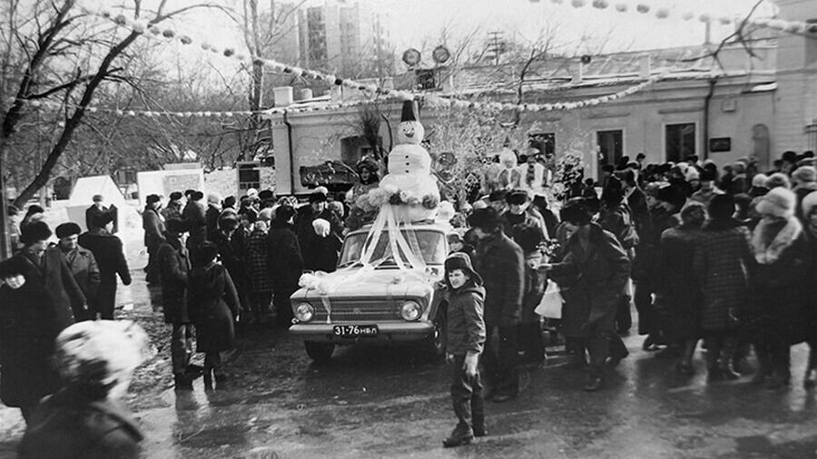    Основной площадкой праздничных гуляний был Центральный парк   МКУ Горархив