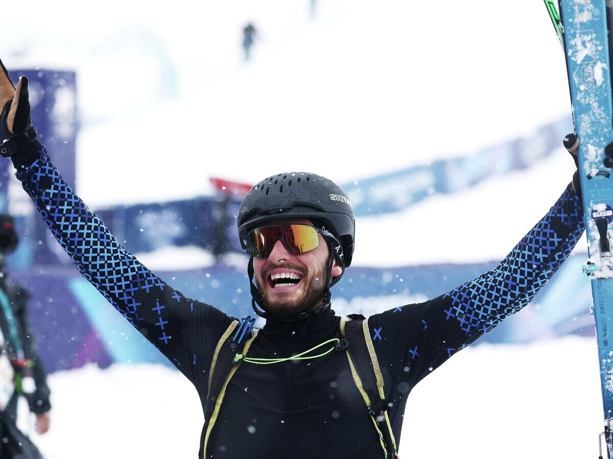    Российский ски-альпинист Никита Филиппов завоевал серебряную медаль на Олимпийских играх в Италии | © AP Photo / Gabriele Facciotti