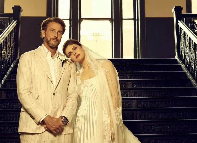    Звезда "Белого Лотоса" Александра Даддарио подала на развод — подробности