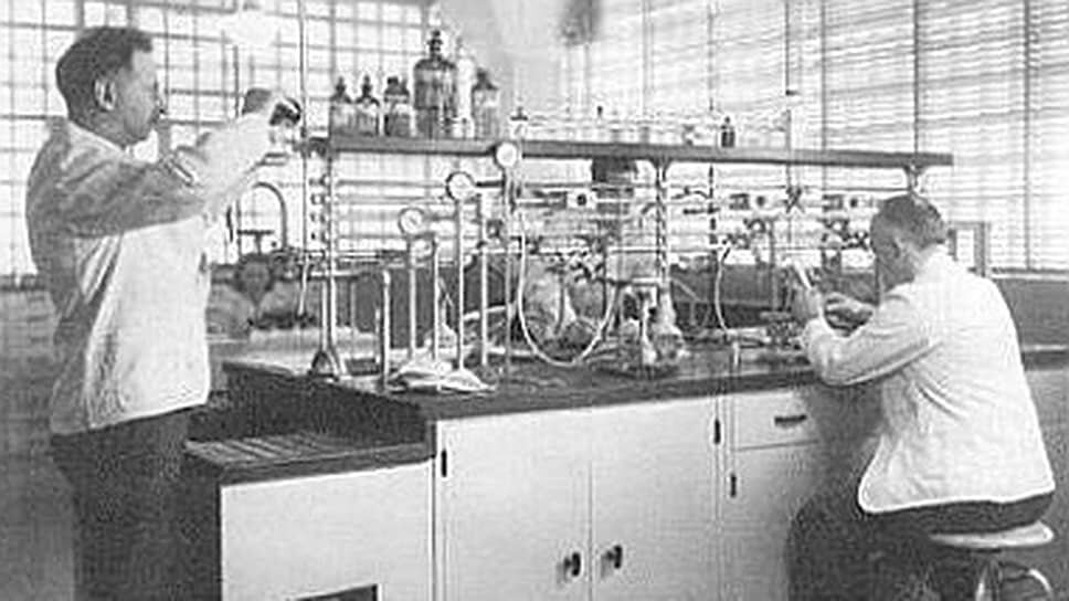 Компания Miles Laboratories, в которой работал Морис Тринир, усовершенствовала рецепт журналистов из газеты The Elkhart Truth.📷Фото: Автор неизвестен