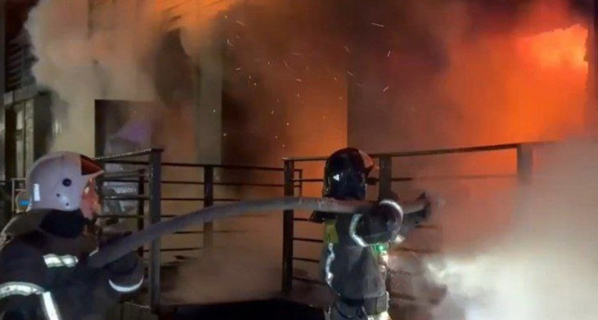 В Иркутске ликвидировали пожар в гостиничном комплексе