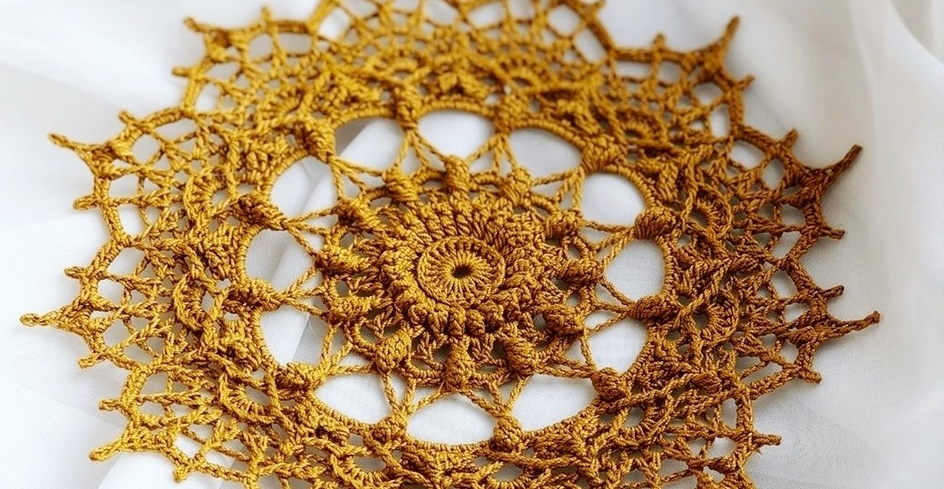 Изысканные и утонченные салфетки крючком: 10 вариантов со схемами вязания