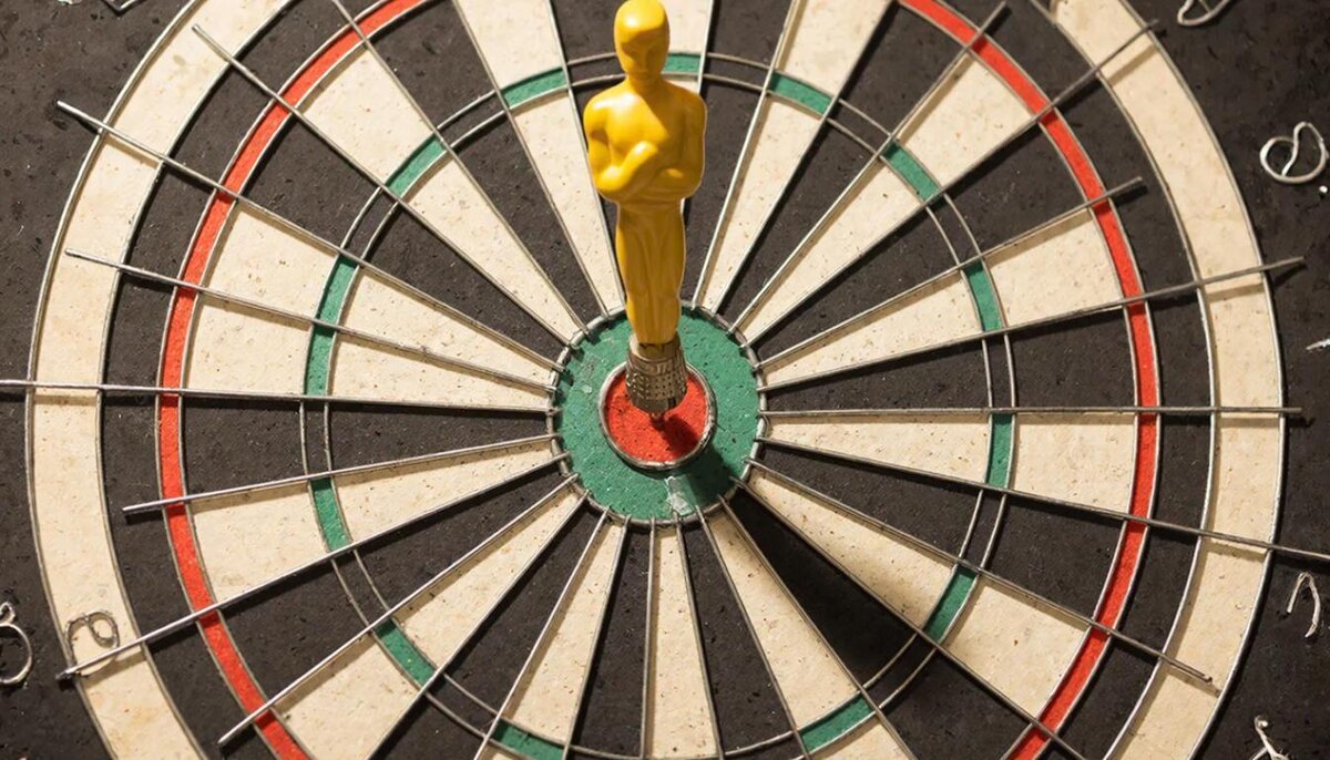 В кого полетит дротик "Оскара"? Мы можем только гадать. Ну, или надеяться. Кто на что учился. "Гигачат" предлагает своё видение.