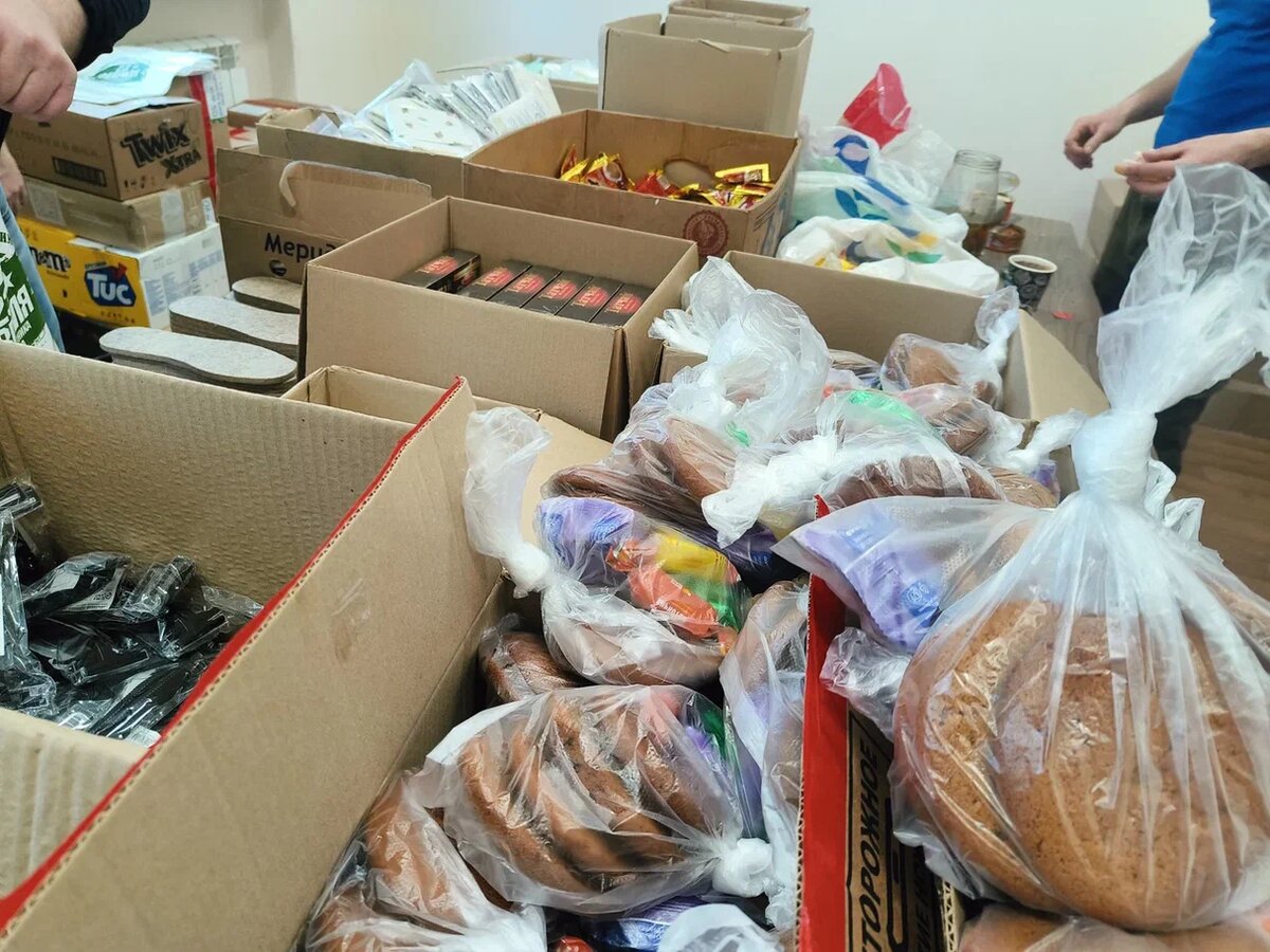 Наш сборочный "цех" в помещении Дома офицеров в Щербинке. Фото автора