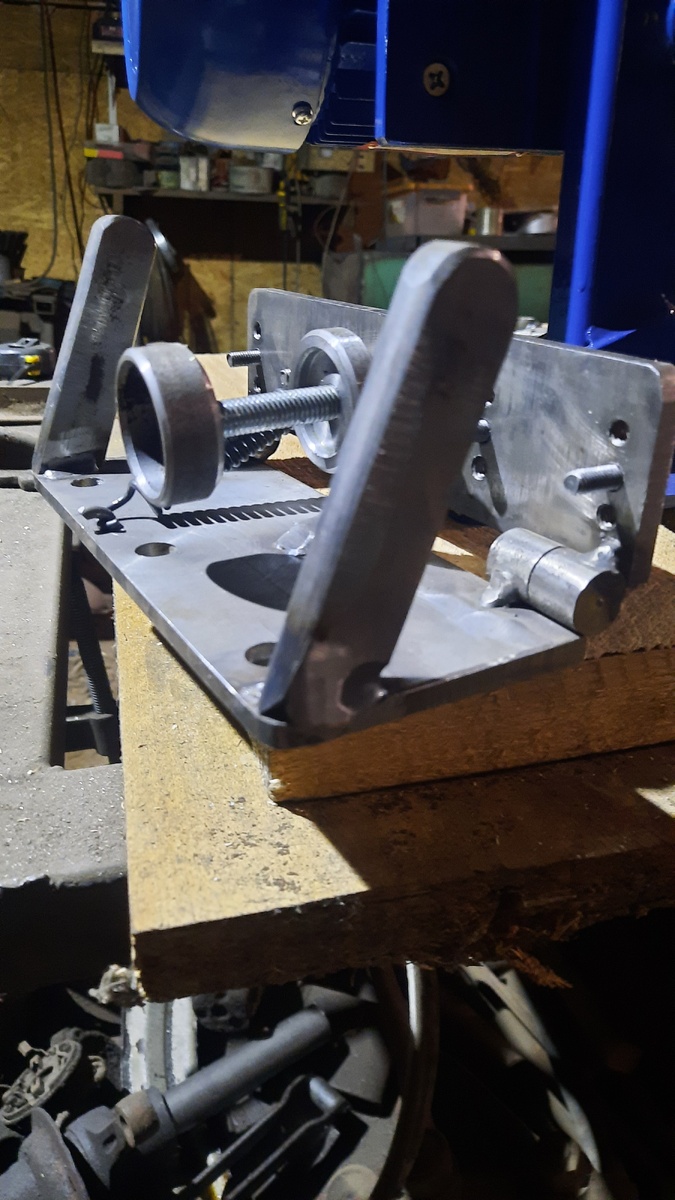 Устройство для заточки ножей. Вид с боку