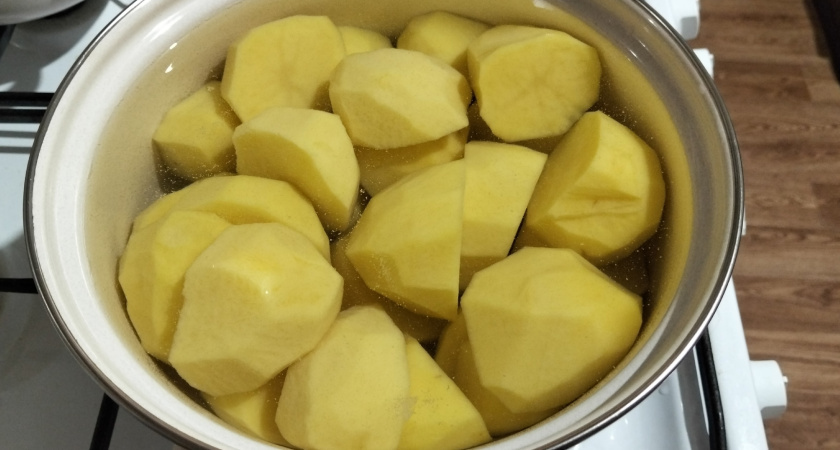 Когда правильно солить картошку: в начале или в конце готовки - запомните раз и навсегда