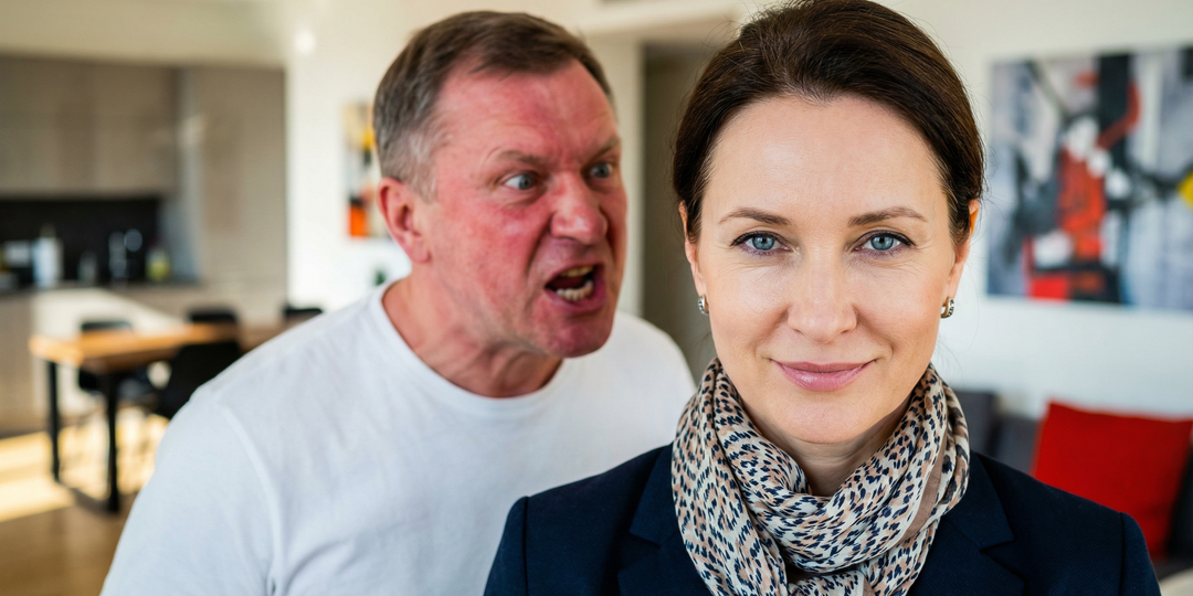 Муж громко напомнил, кто в доме хозяин, забыв, на кого оформлена квартира