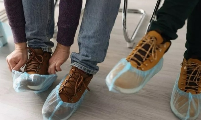    В Госдуме предложили отказаться от бахил в больницах