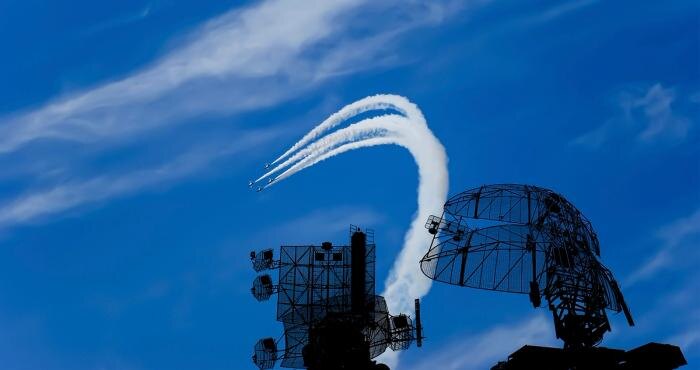 Обложка © Shutterstock / FOTODOM / VLADJ55