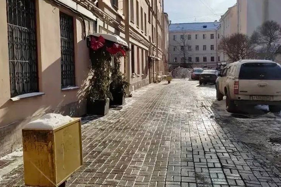    В Петербурге продолжают бороться с последствиями снегопадов. Фото: t.me/razumishkin