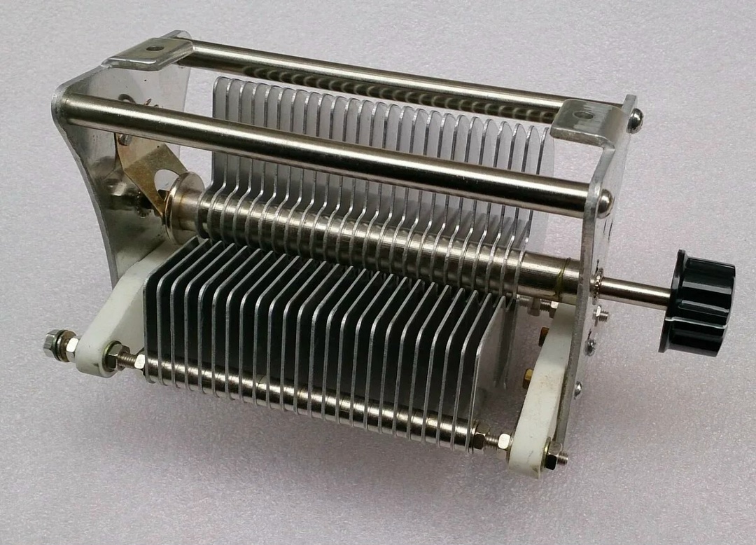 Конденсатор воздушный, переменной емкости. (КПЕ)