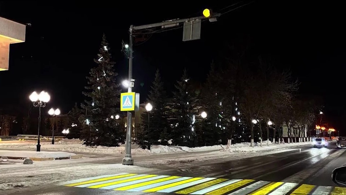    В Уфе на улице Советской появился инновационный проекционный пешеходный переход