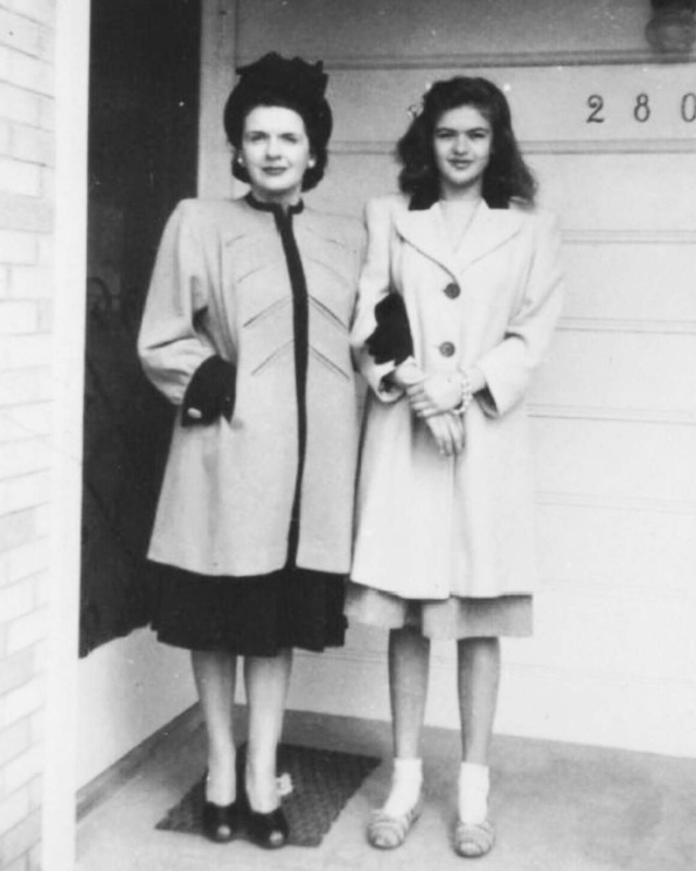 Джейн с матерью. 