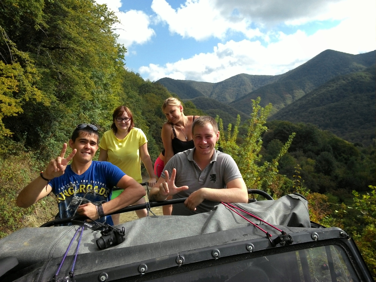 Джиппинг, горный драйв, вид на горы.