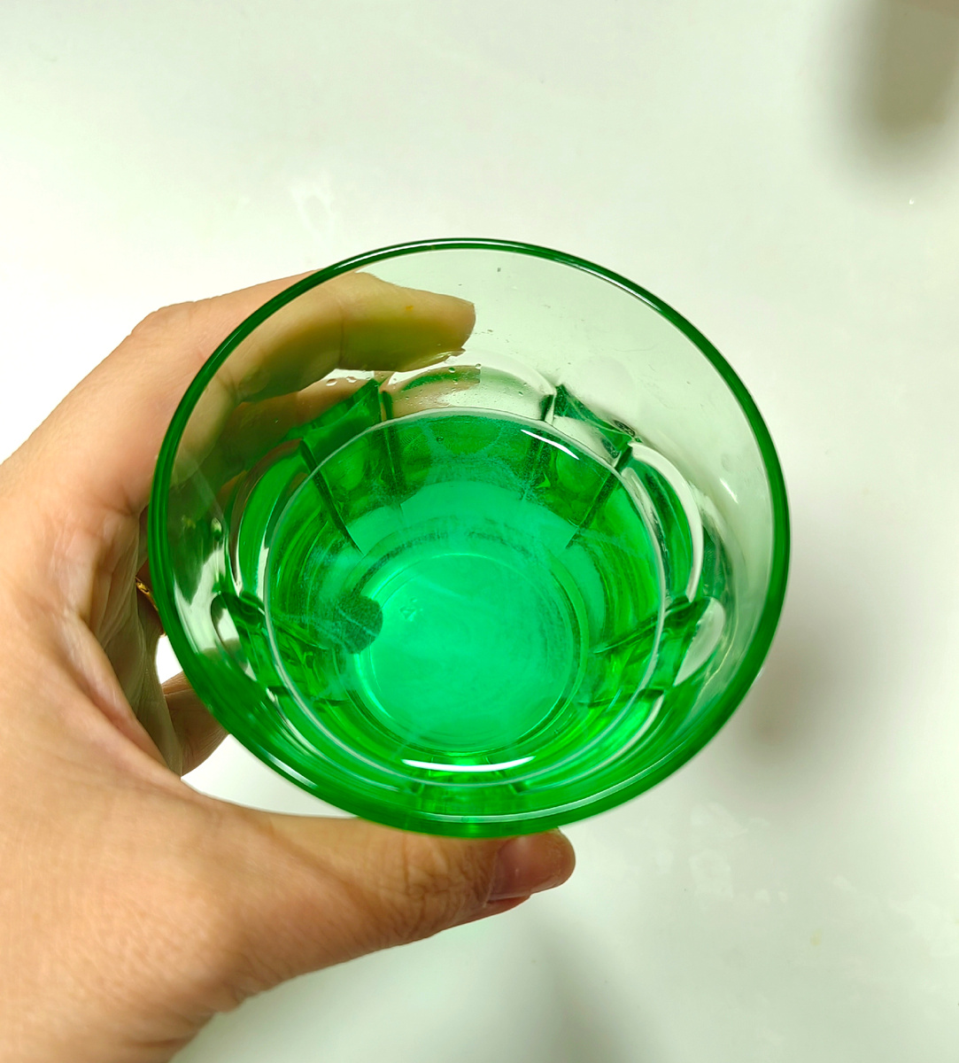 После еды три раза в день, хорошо помогает. Приятный ментоловый вкус