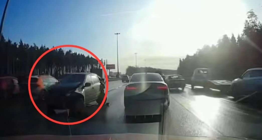    Фото: скриншот видео телеграм-канала «Мегаполис | ДТП и ЧП | Санкт-Петербург | Питер»