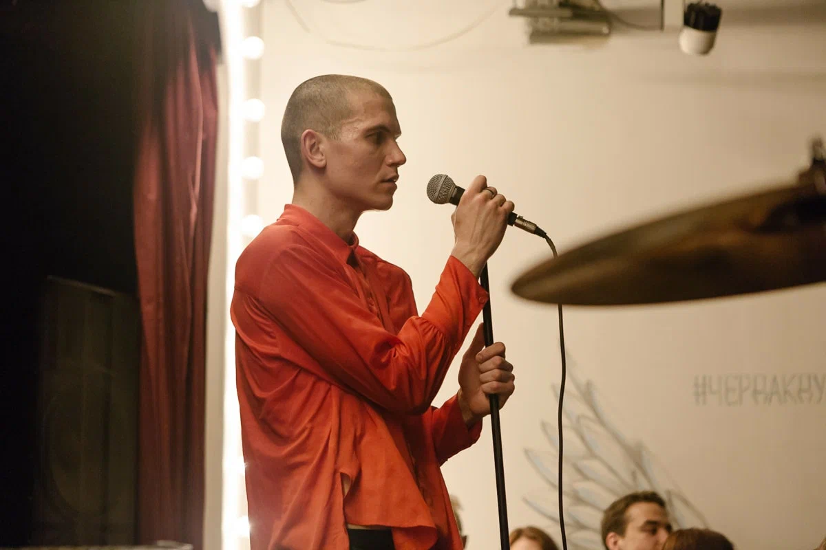 До начала музыкальной карьеры Комягин работал в школе, где вел предмет МХК (Мировая художественная культура).