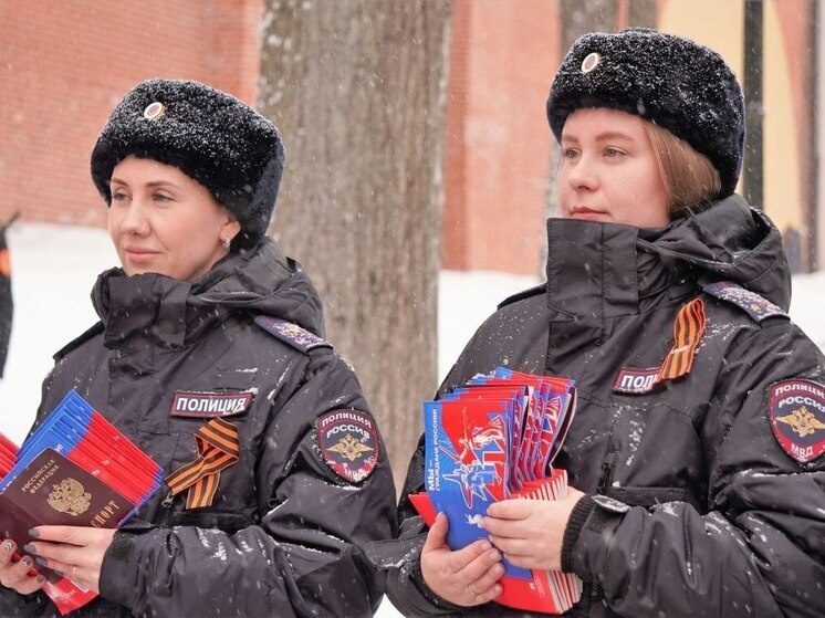     Глава города поздравил ребят с наступающим праздником. Фото: telegram-канал мэра Великого Новгорода Александра Розбаума