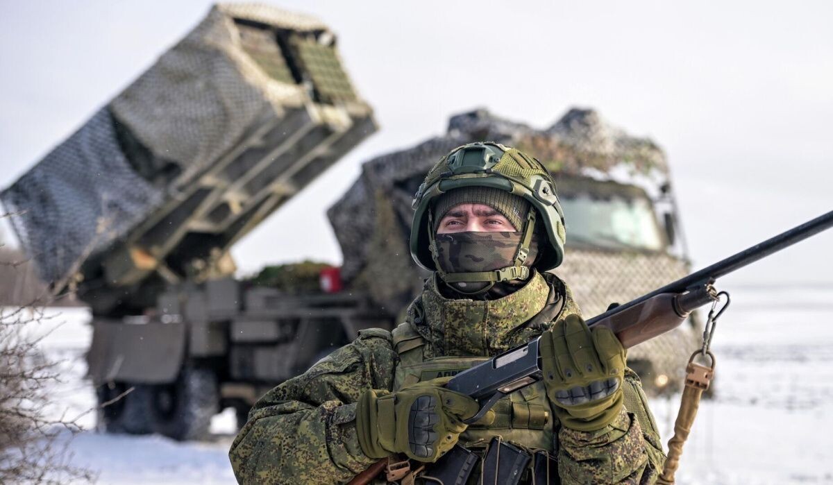     Российский военнослужащий в зоне проведения спецоперации. Источник: © РИА Новости Автор фото: Евгений Биятов