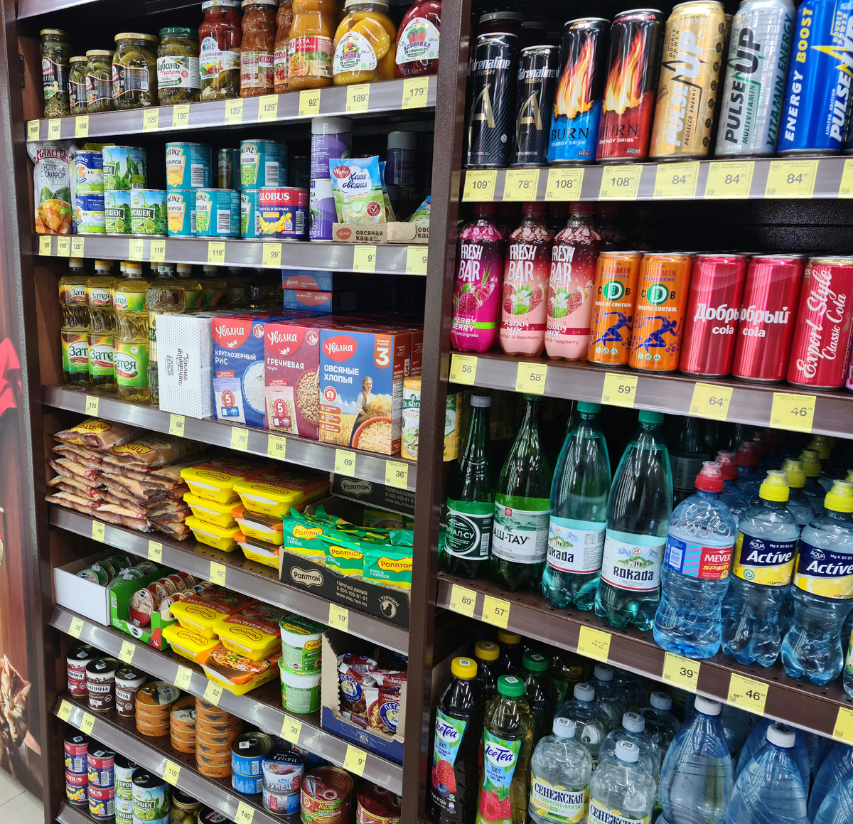 Консервы имеются, икра, рыбка, оливки, грибы, манго, персики, ананасы, огурцы, горошек