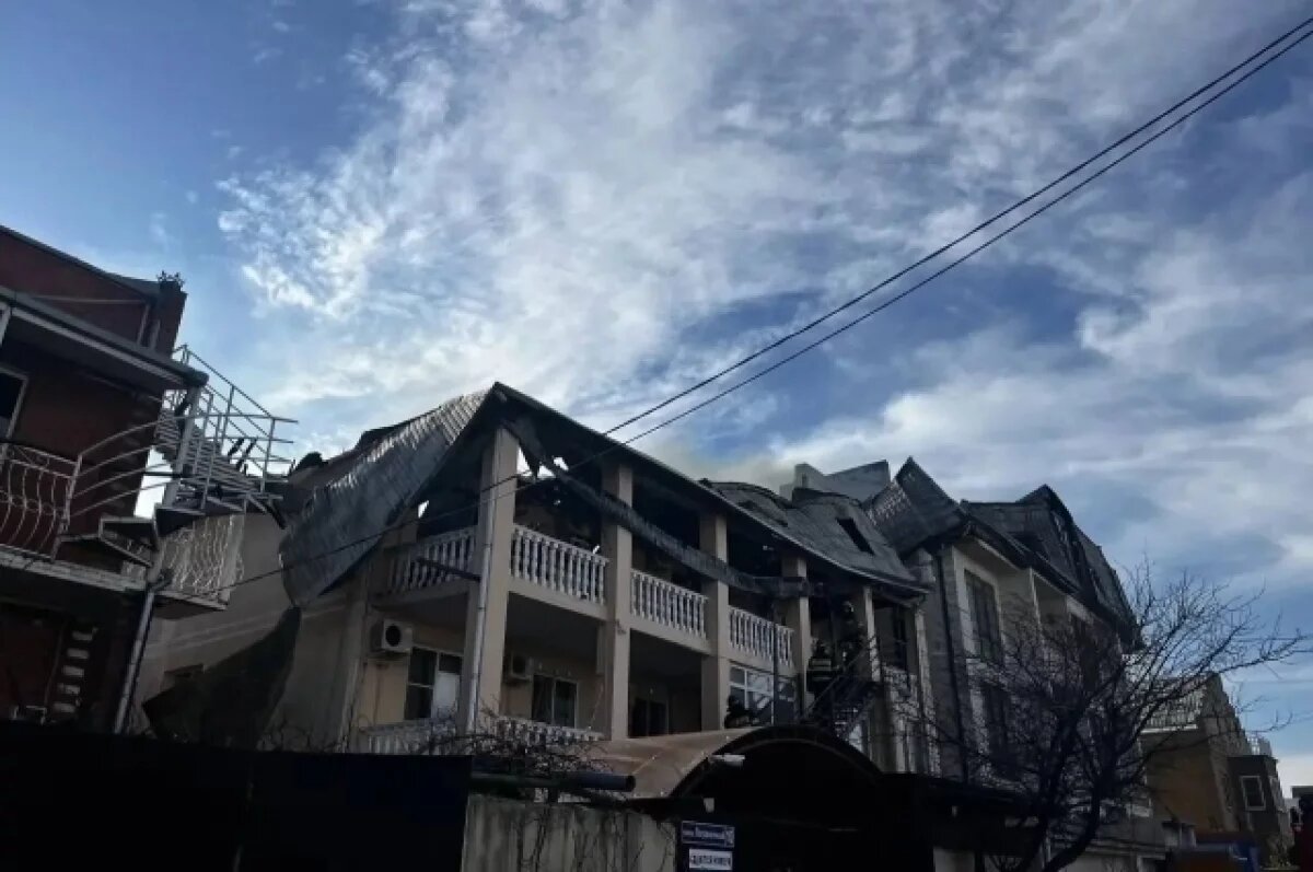    Мощный пожар произошел в частном секторе в Геленджике