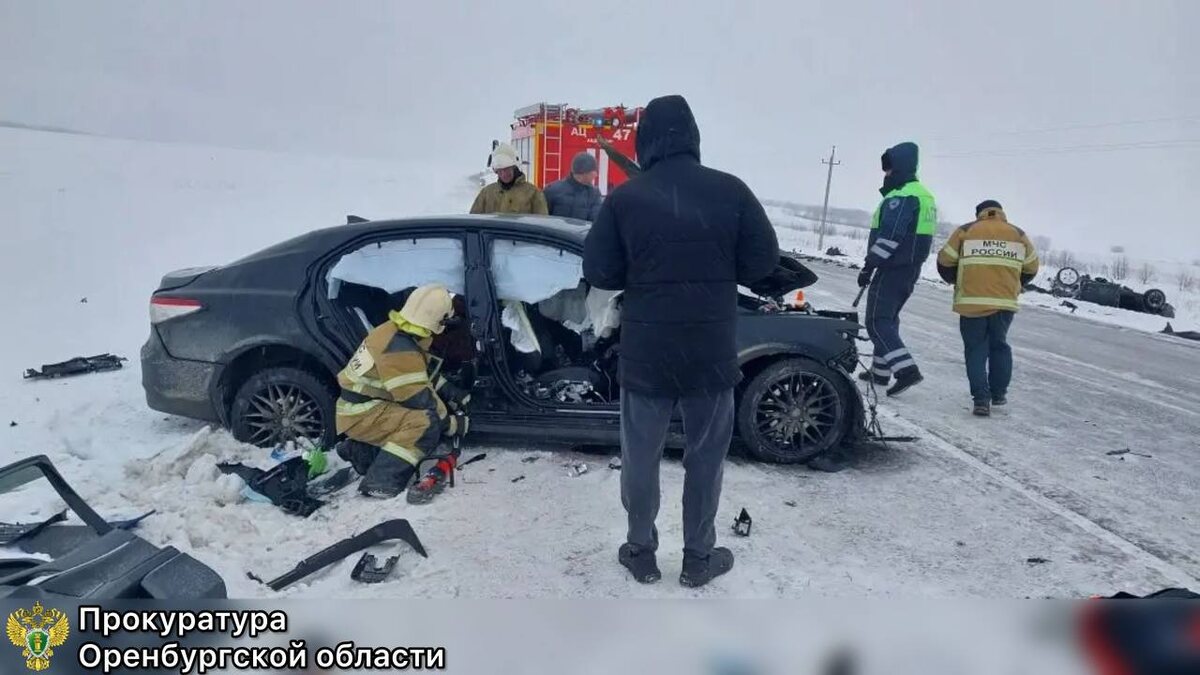    При ДТП в Оренбургской области погибли 4 человека, еще двое пострадали