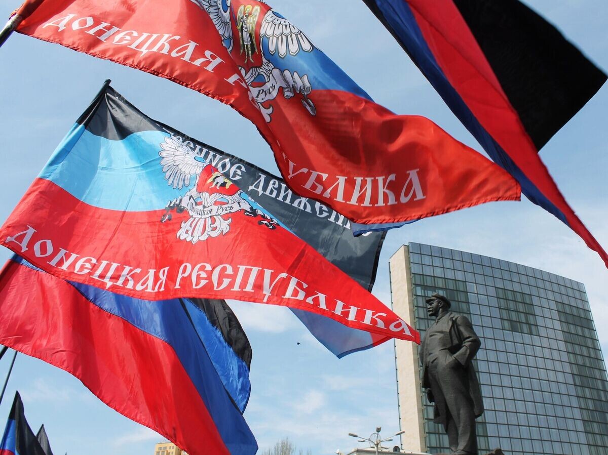    Флаги Донецкой народной республики во время митинга на Площади Ленина в Донецке | © РИА Новости / Ирина Геращенко