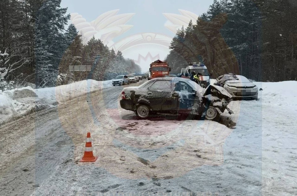    В результате аварии пассажир Renault погиб на месте происшествия. Фото: ГИБДД РТ