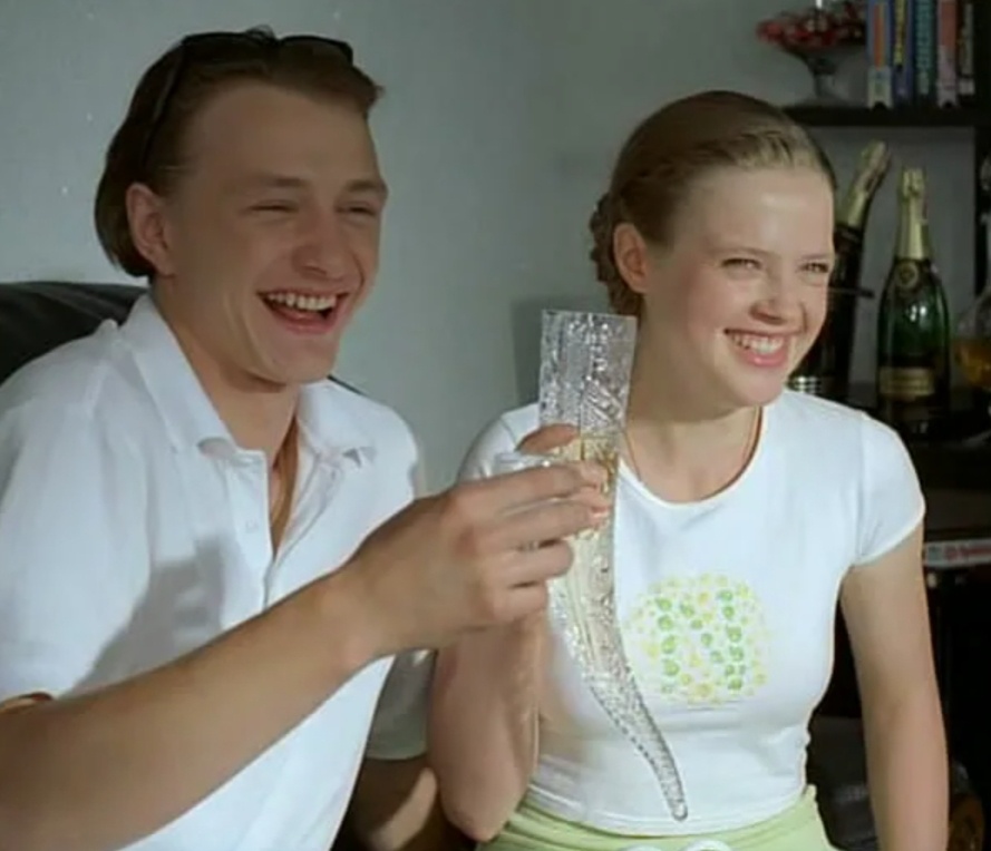 Кадр из фильма "Ворошиловский стрелок."