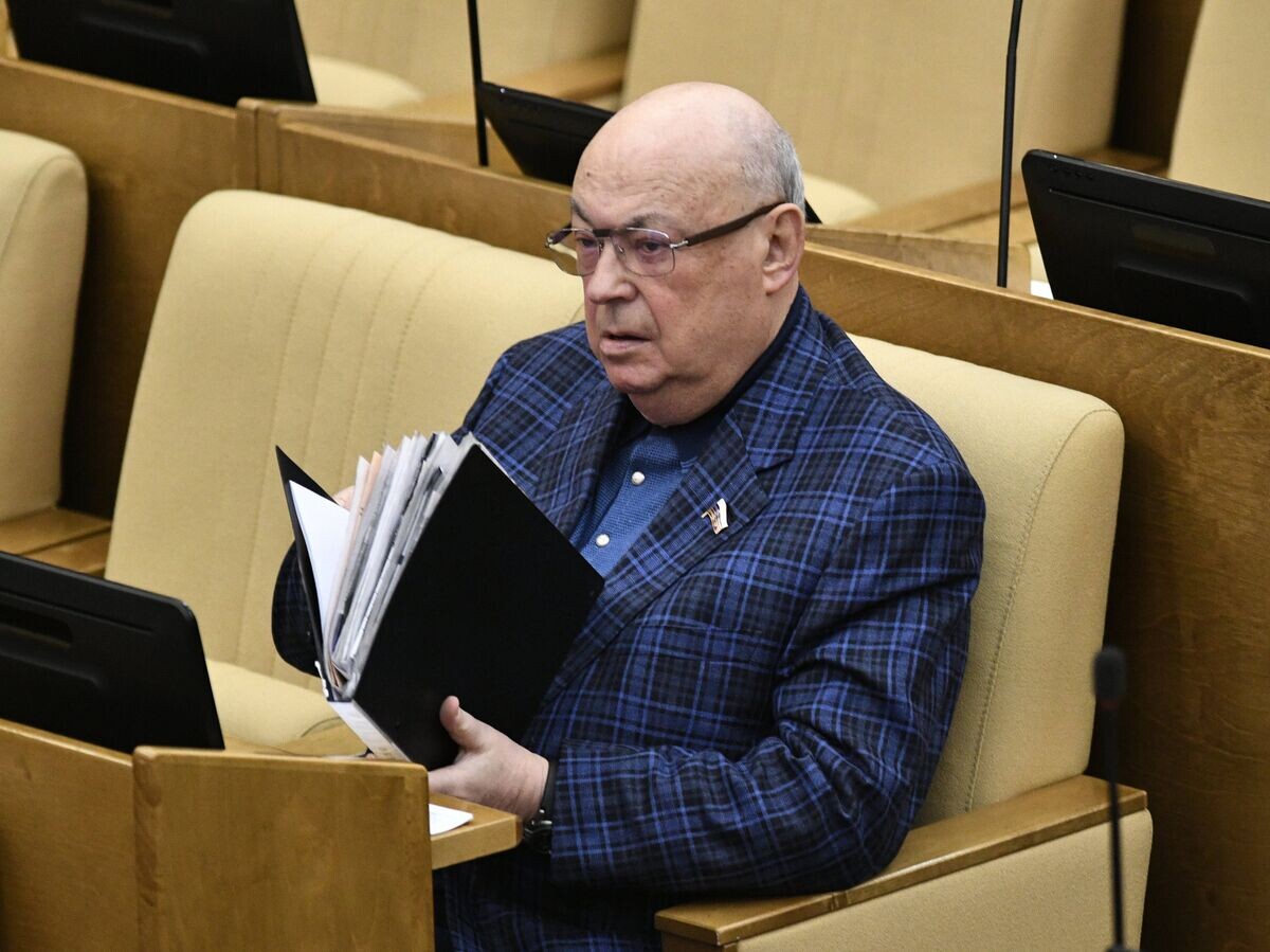    Депутат Государственной Думы РФ Владимир Ресин на пленарном заседании Государственной Думы РФ | © РИА Новости / Максим Блинов