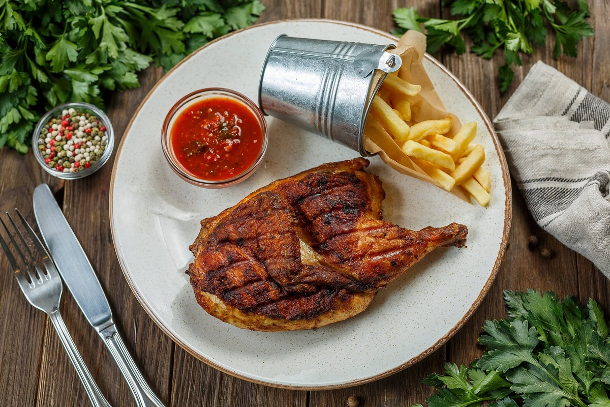 Цыпленок табака с соусом сацебели