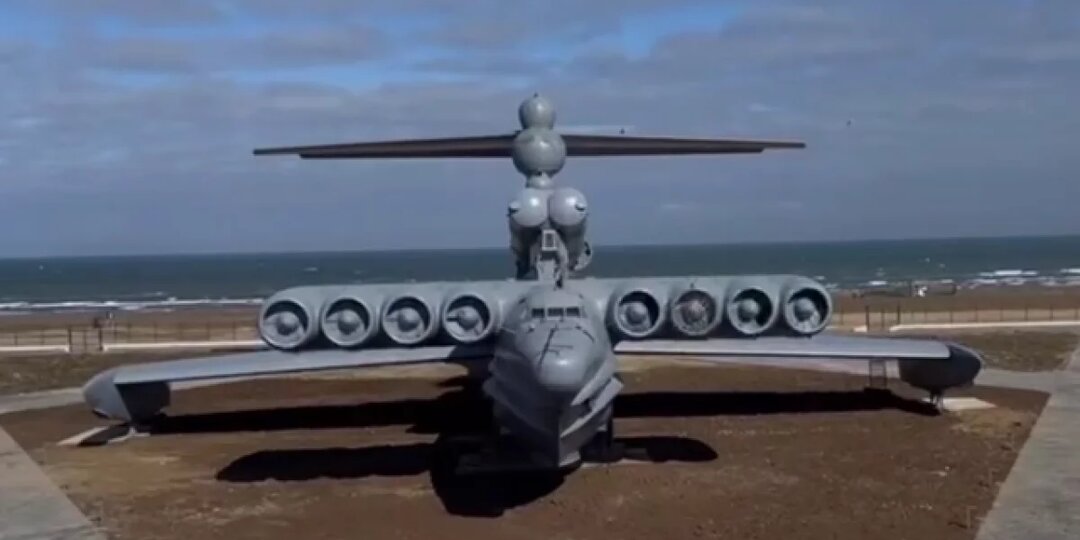 Единственный в мире экраноплан «Лунь» установили в новом парке Дербента