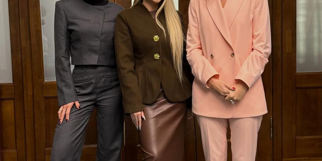 В чем знаменитости в общественную палату ходят: от Подольской до Инстасамки