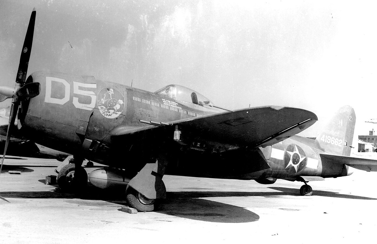 Истребитель-бомбардировщик P-47 бразильского авиаотряда в Италии