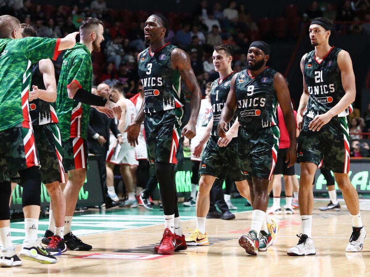    Баскетболисты клуба УНИКС | © Фото : Пресс-служба УНИКС