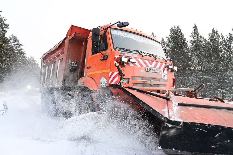    Дорожные службы работают круглосуточно. Фото: Департамент информационной политики Свердловской области