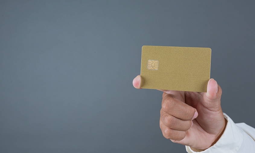 Амурчанин продал банковскую карту и получил штраф 300 000 рублей