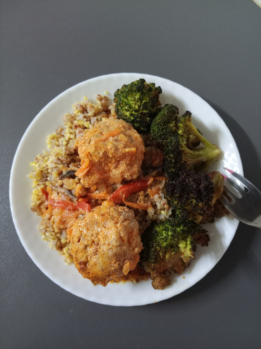 Павловская каша, тефтели и брокколи 🥦