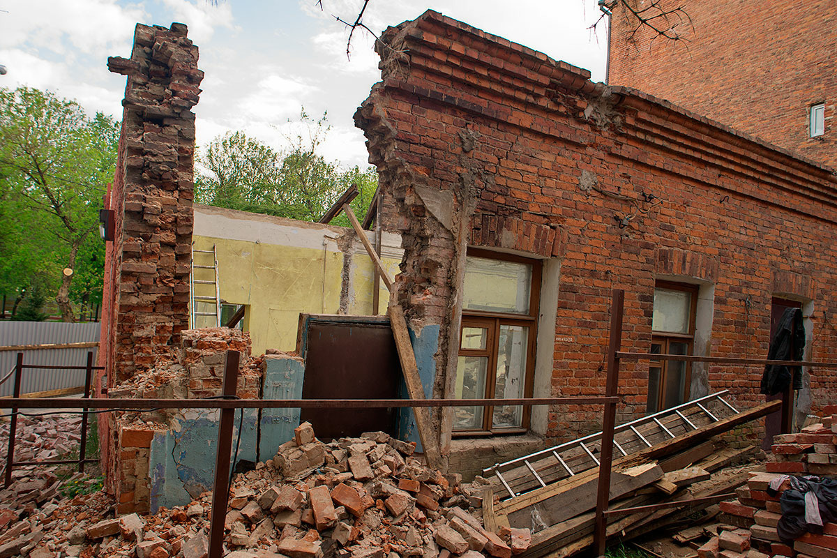 Май 2020 года, начало реконструкции дома на Чехова, 7. Фото: Сергей Серебро