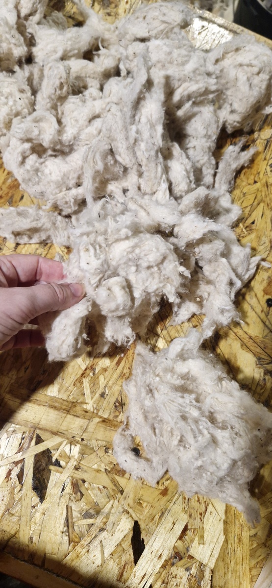 Вата - набивка для готовых наловочек.