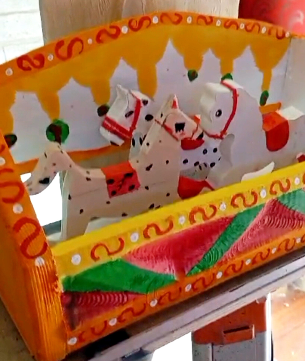 Смотрите видео как мы делаем таких красивых лошадок , с моей внучкой !