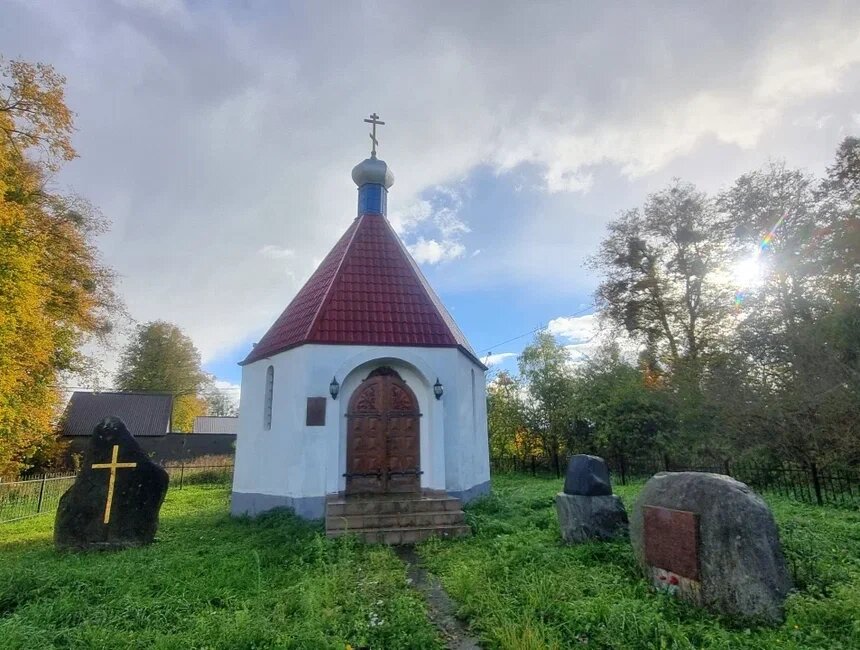 Памятный мемориал разведгруппам Генштаба РККА и НКГБ СССР, погибшим в июле 1944 — январе 1945 гг. в районе Норденбурга. Фото: фонд "Исток".