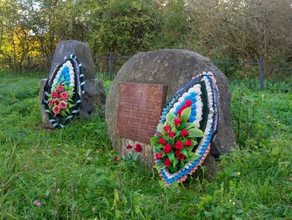 Памятный знак разведгруппам Генштаба РККА и НКГБ СССР, погибшим в июле 1944 — январе 1945 гг. в районе Норденбурга. Фото: фонд "Исток".