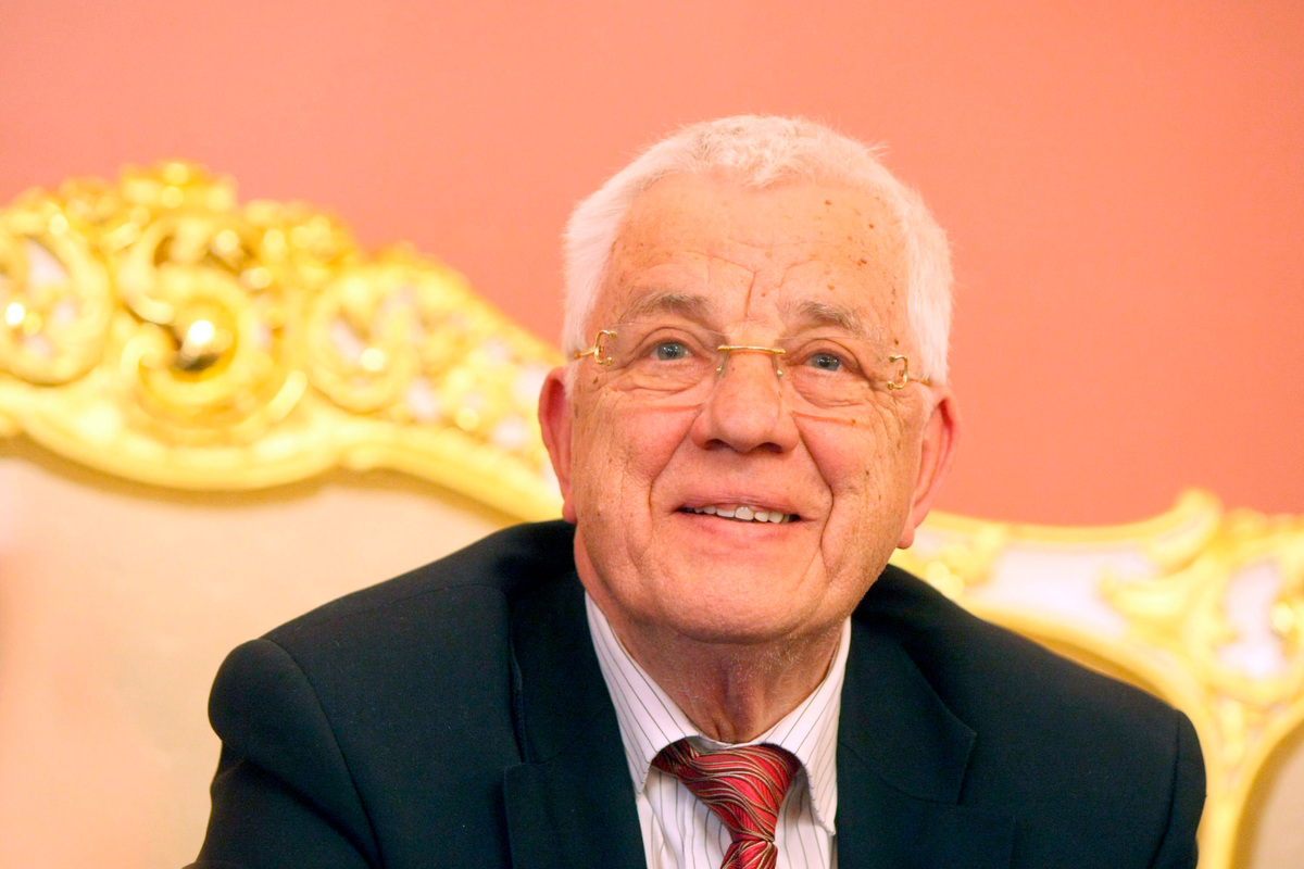    Раймонд Паулс гл